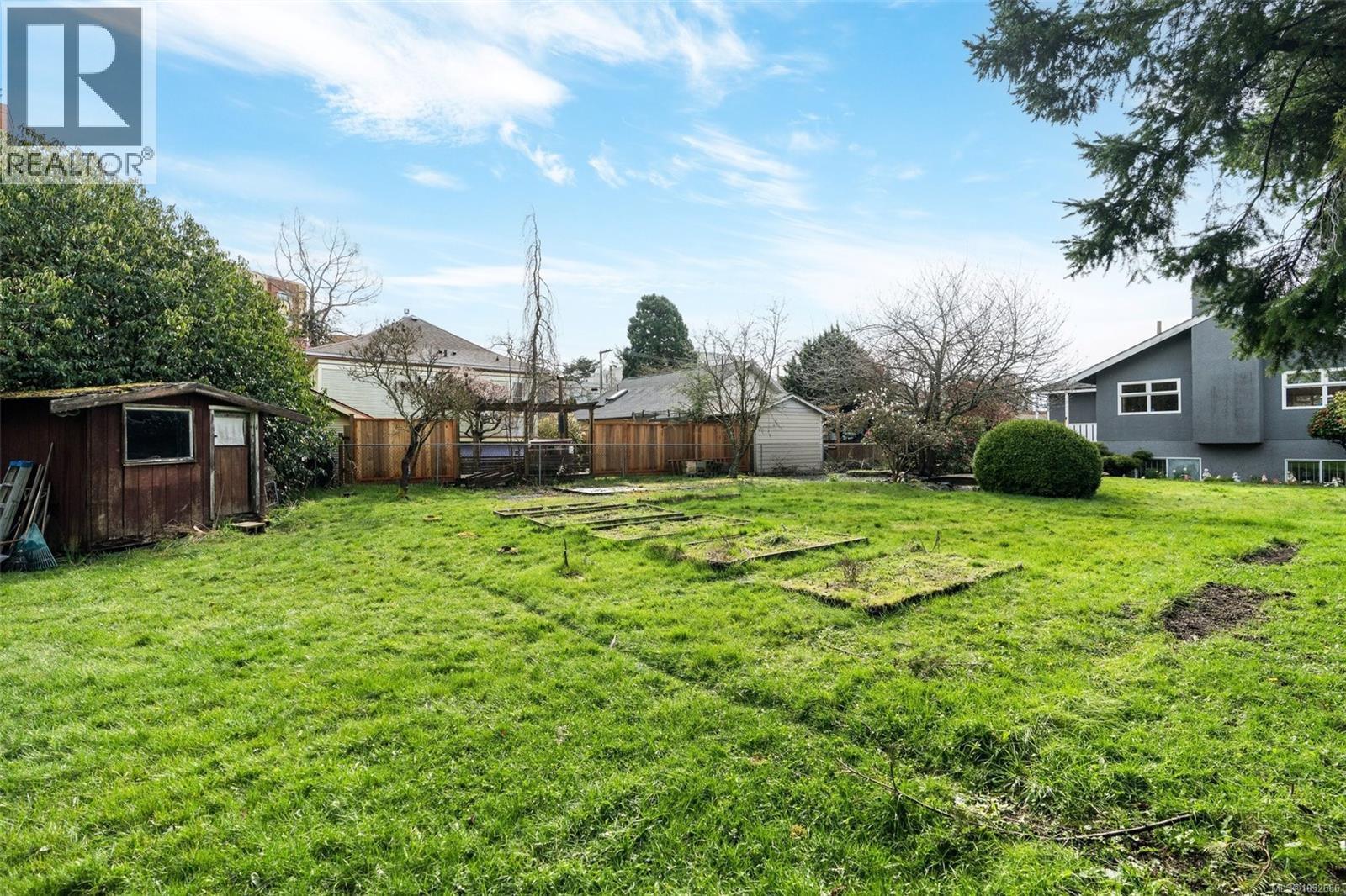 1790 Denman St Property Photo 35