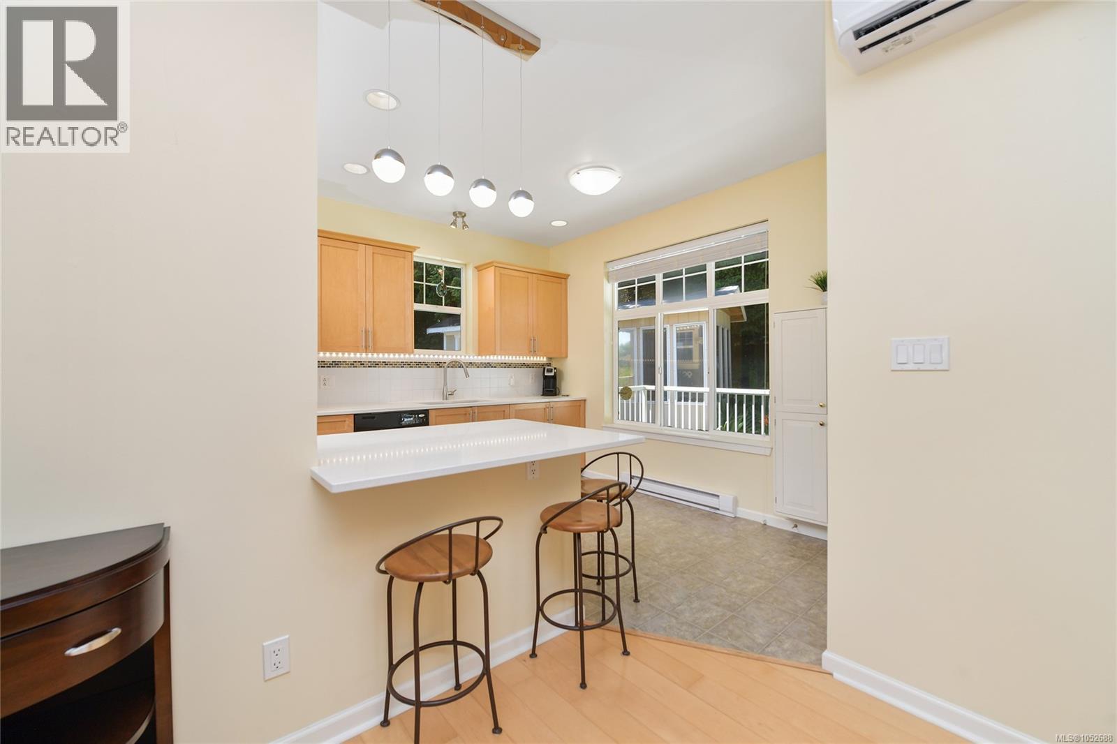 6466 Willowpark Way Property Photo 6