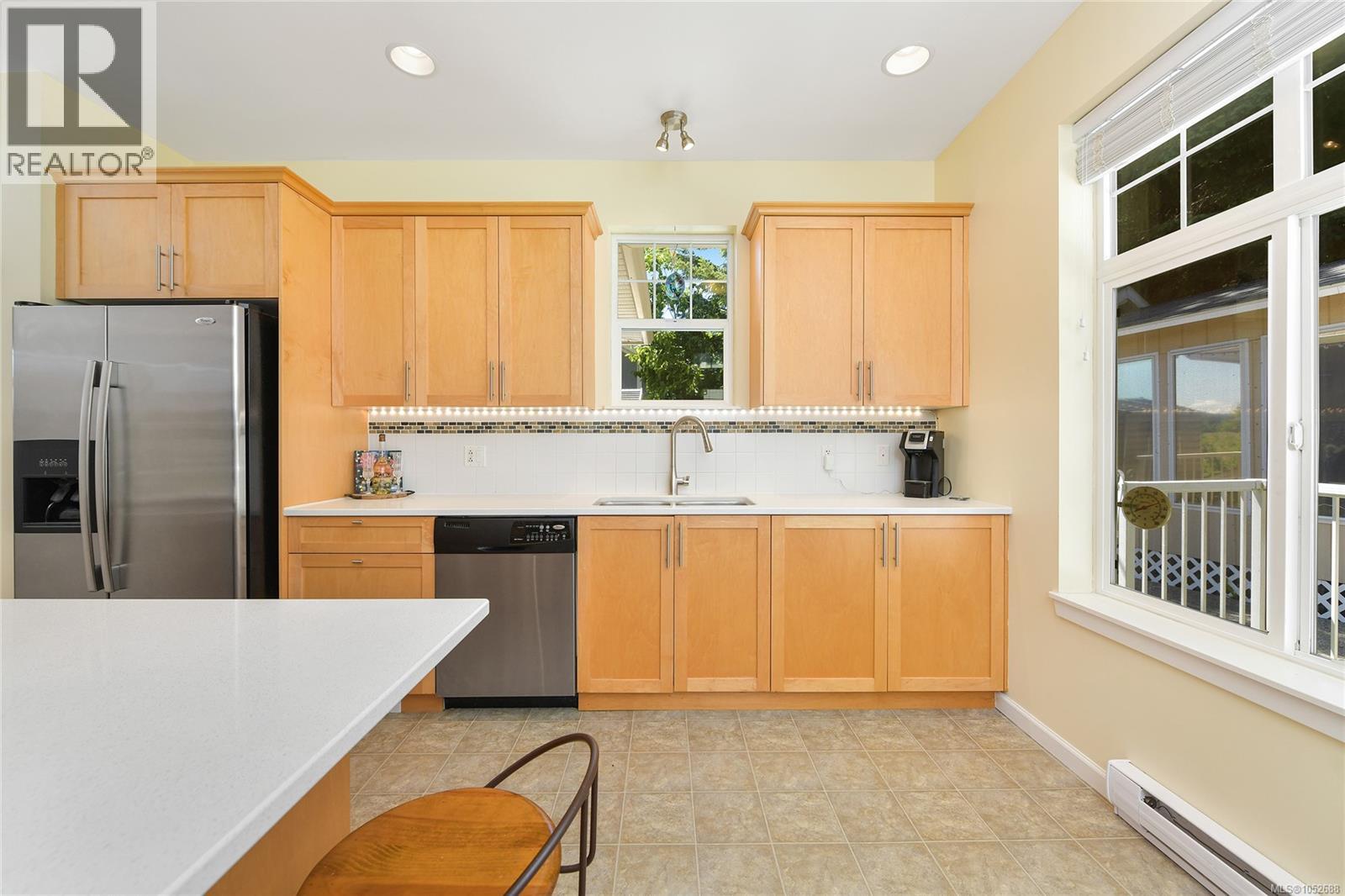 6466 Willowpark Way Property Photo 8
