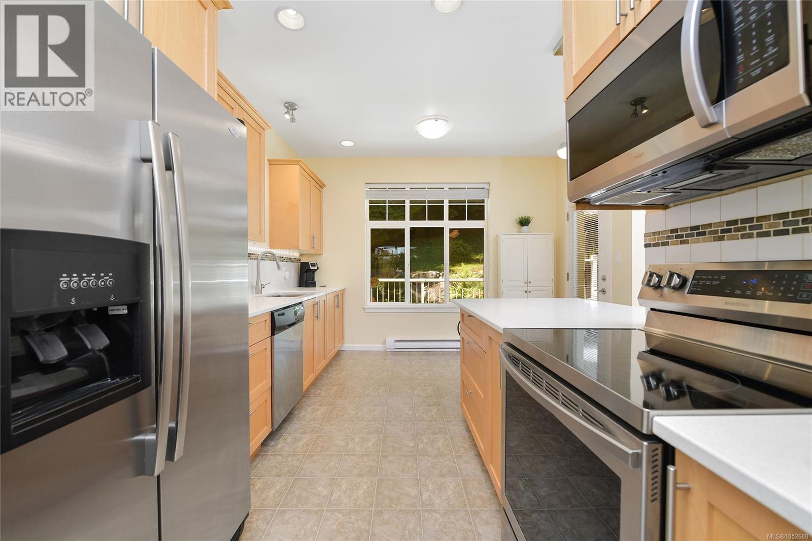 6466 Willowpark Way Property Photo 12