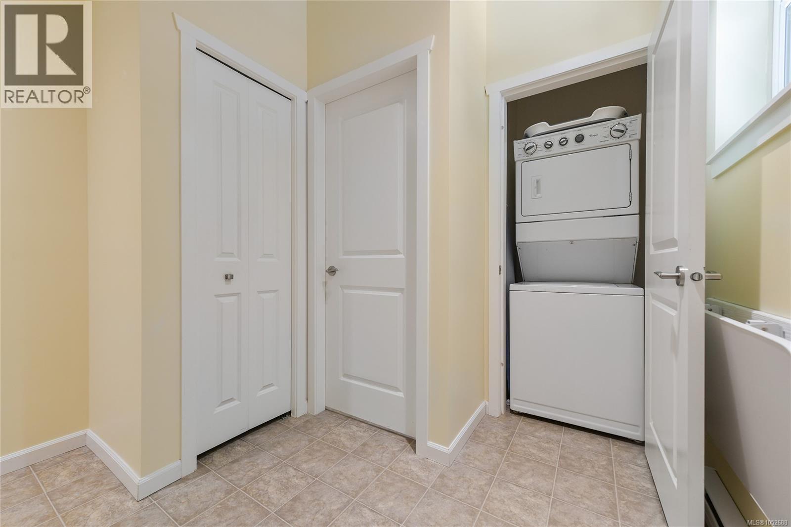 6466 Willowpark Way Property Photo 18