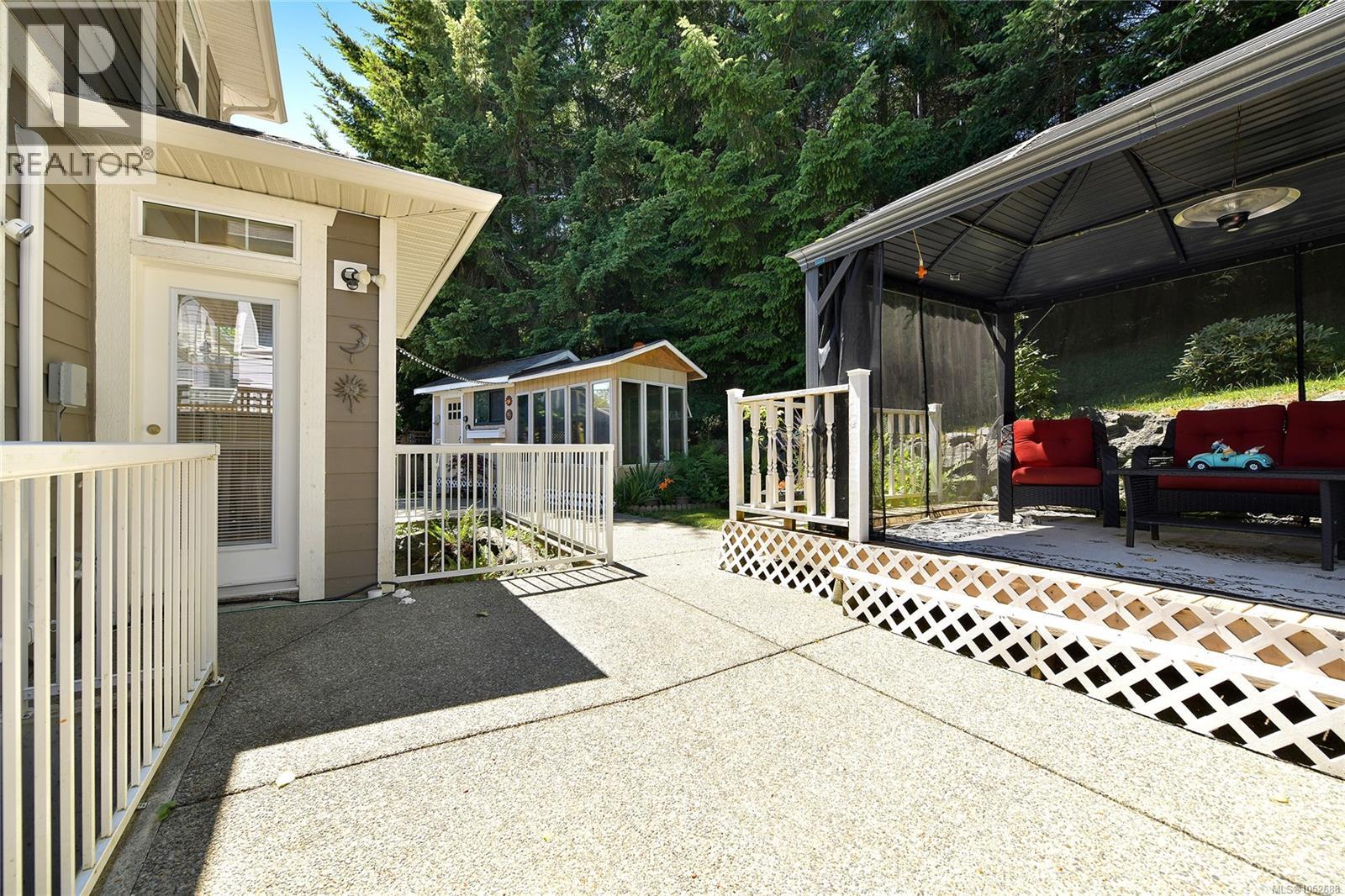 6466 Willowpark Way Property Photo 28