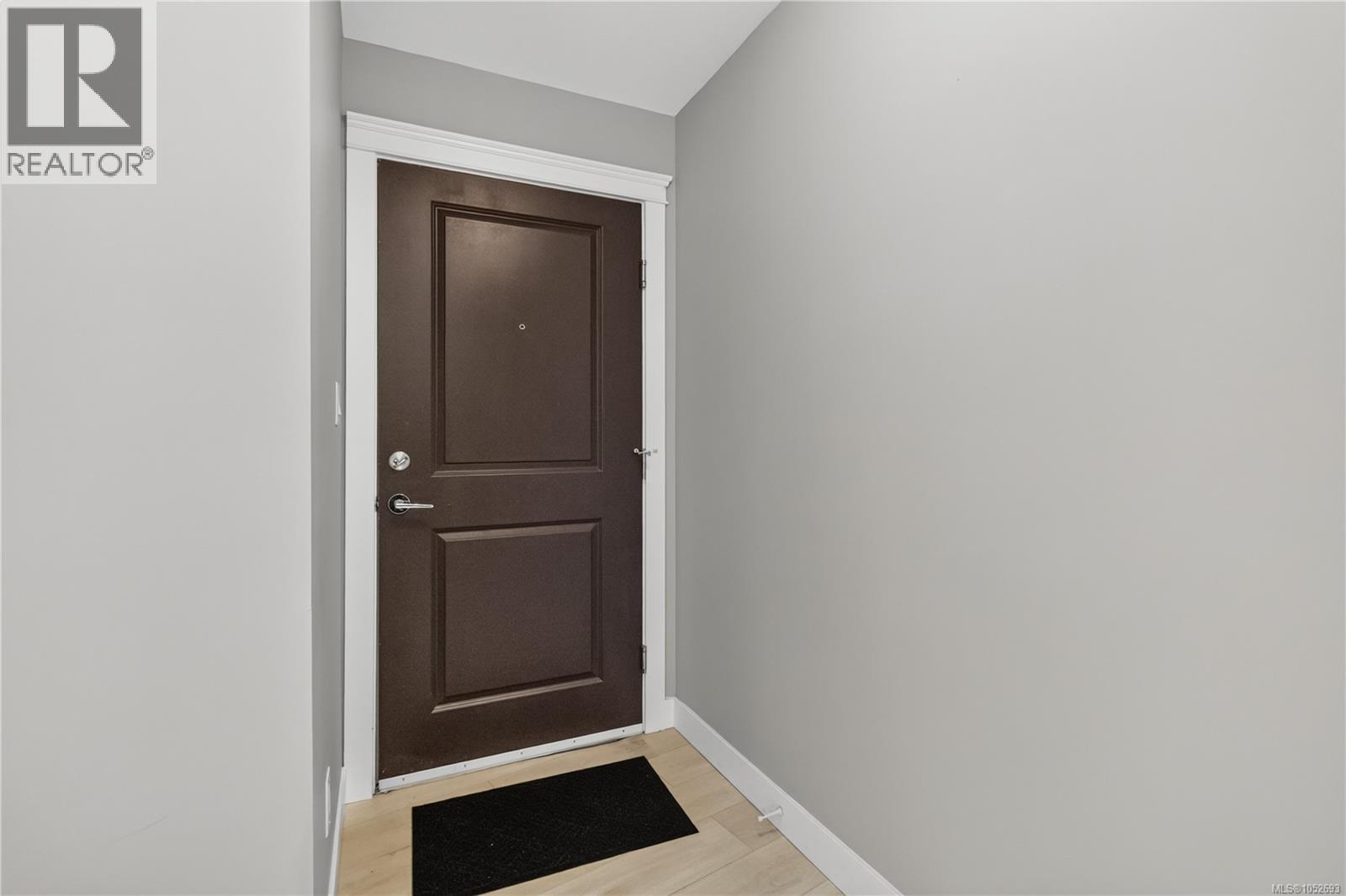 204 844 Goldstream Ave Property Photo 2