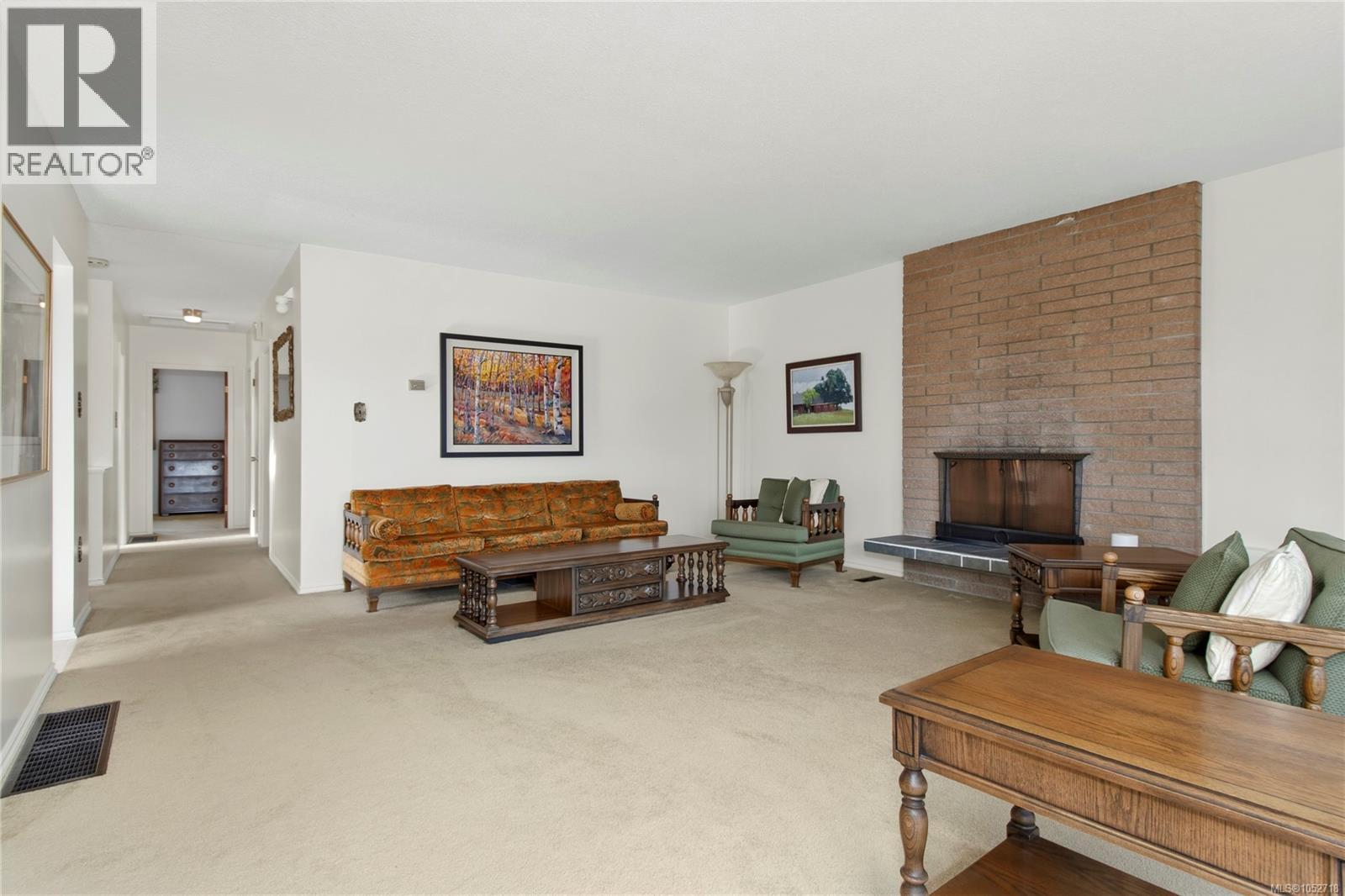 353 Aitken St Property Photo 8
