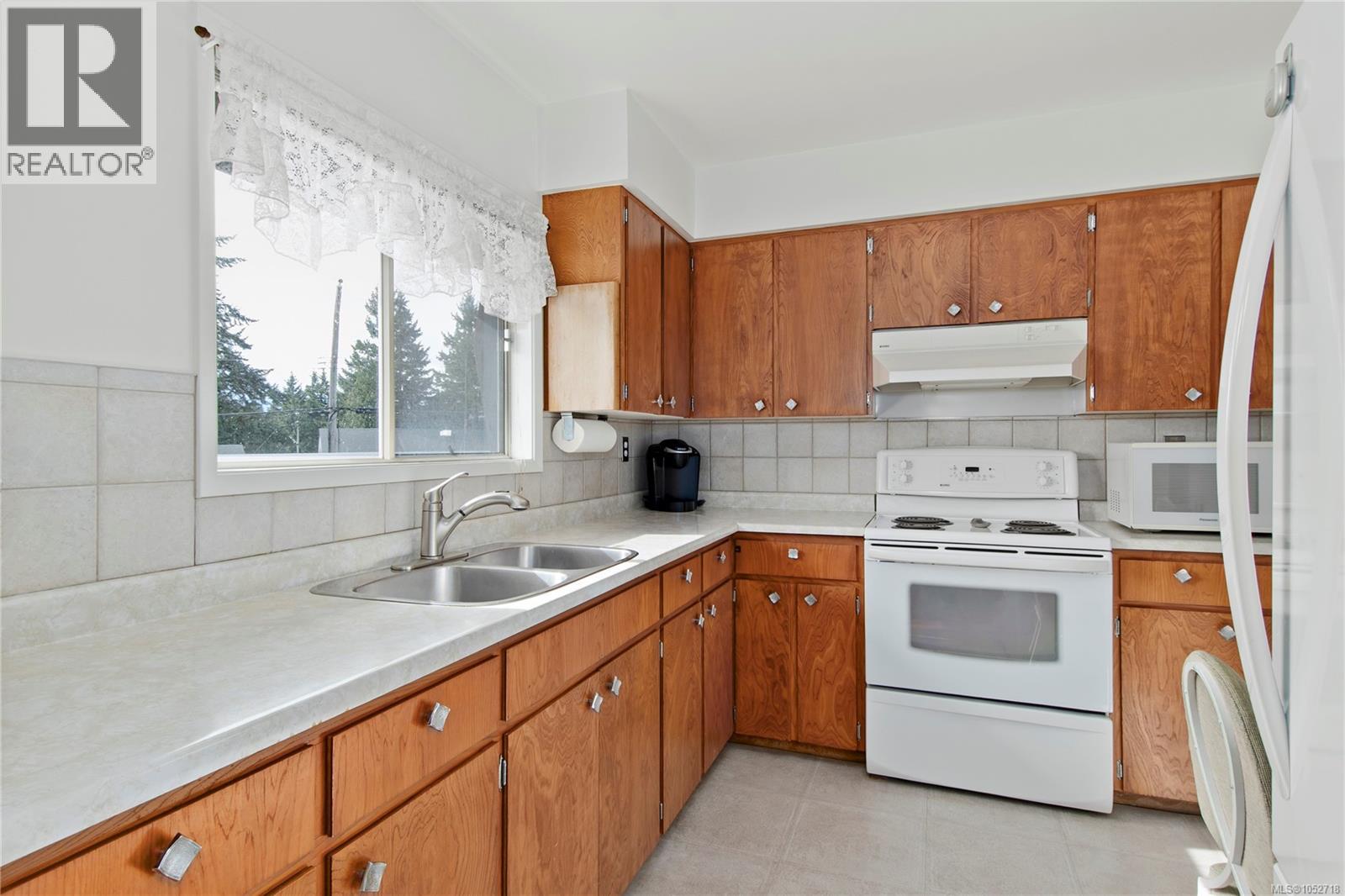 353 Aitken St Property Photo 16
