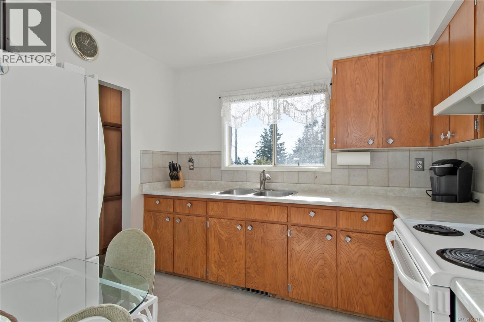 353 Aitken St Property Photo 19