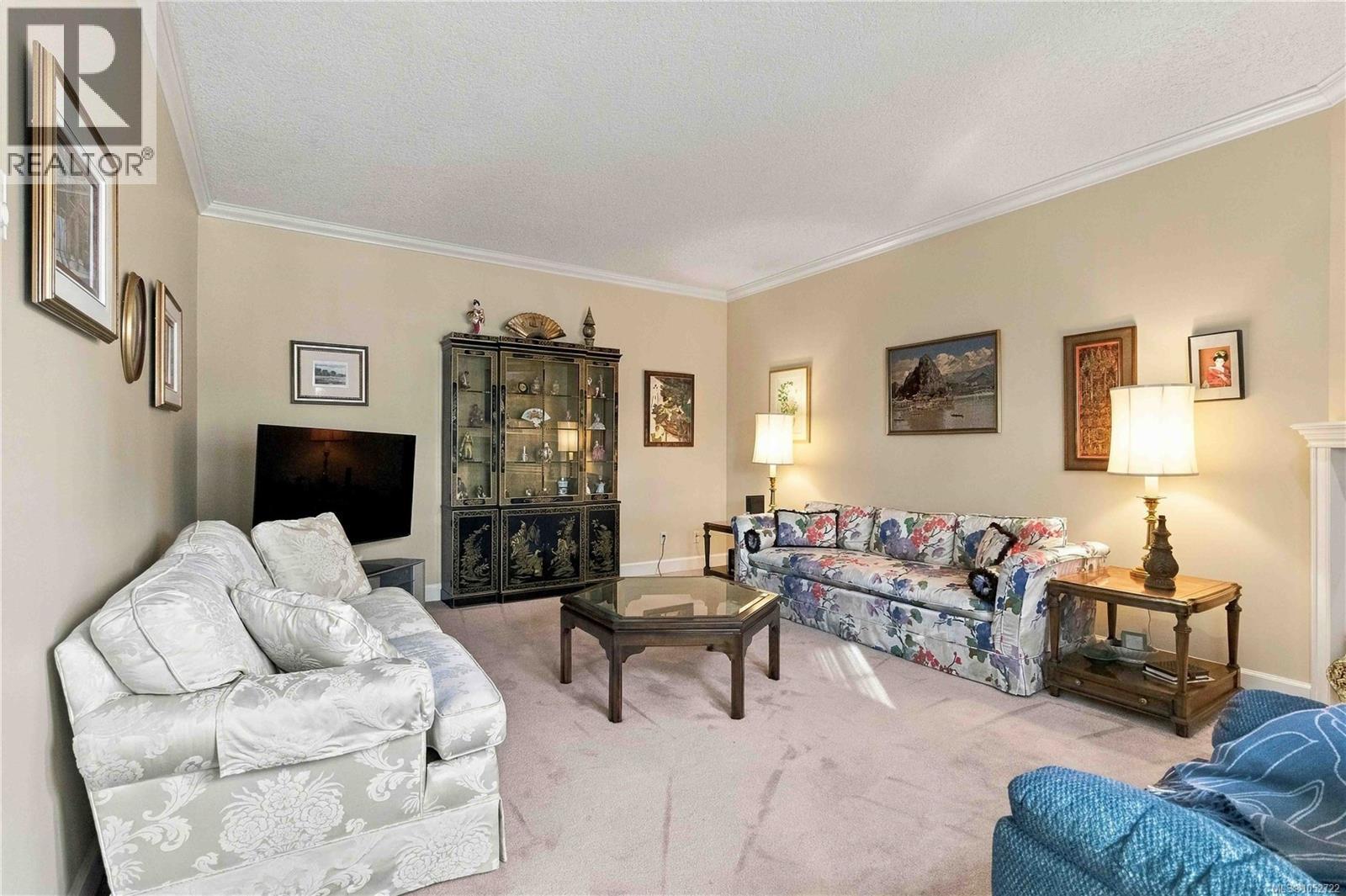 7 1027 Belmont Ave Property Photo 5