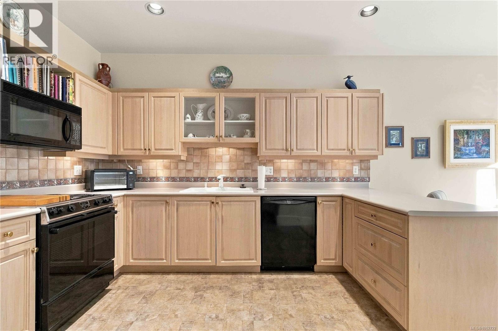 7 1027 Belmont Ave Property Photo 10