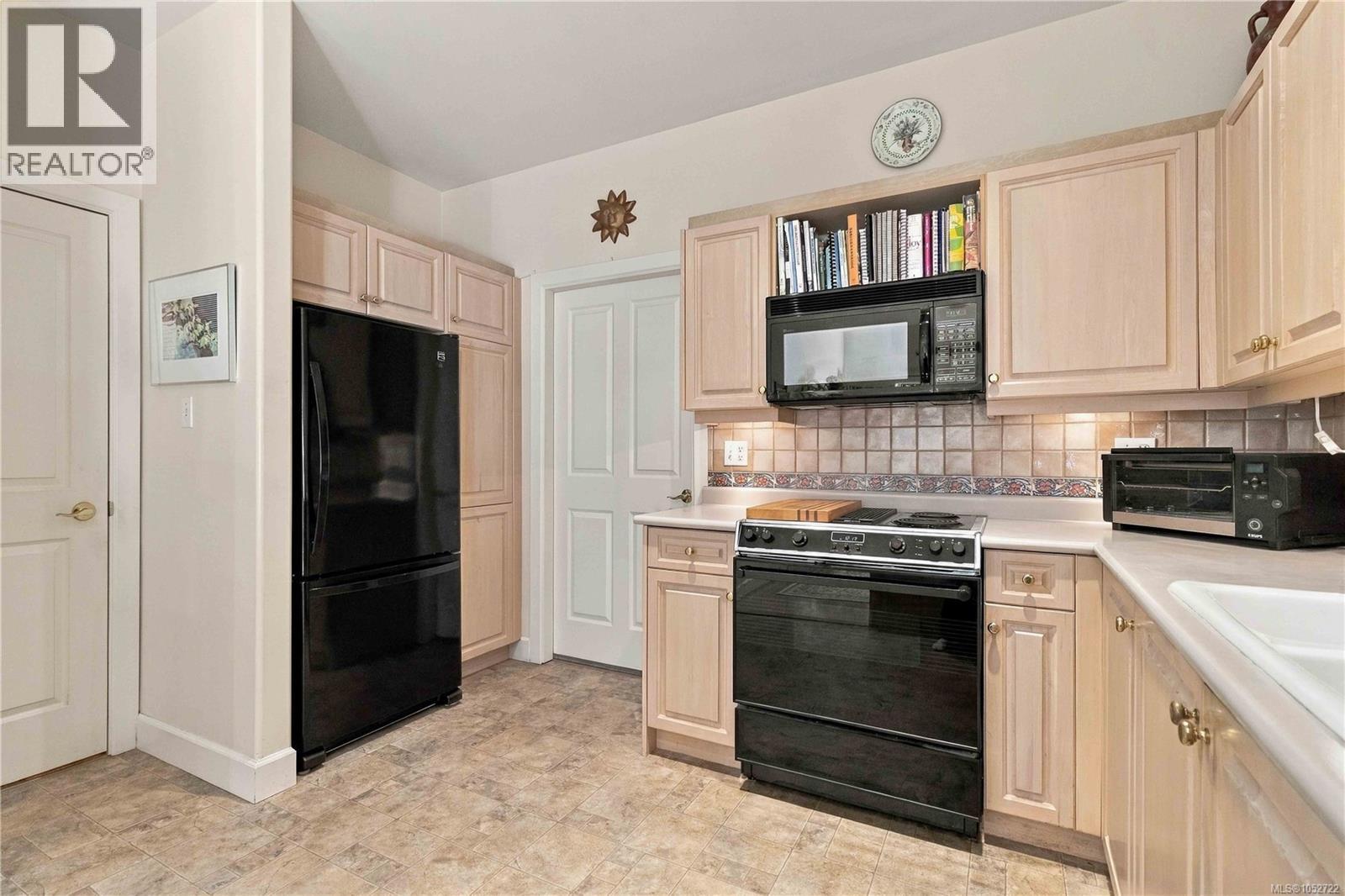 7 1027 Belmont Ave Property Photo 11