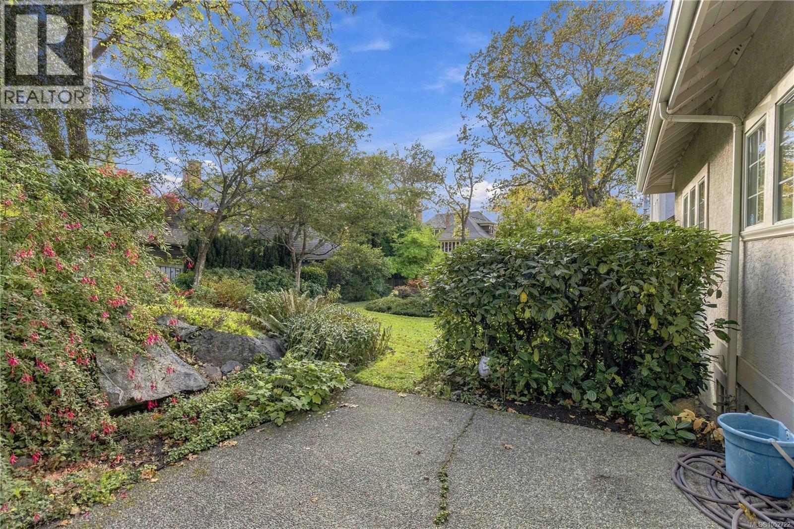 7 1027 Belmont Ave Property Photo 31