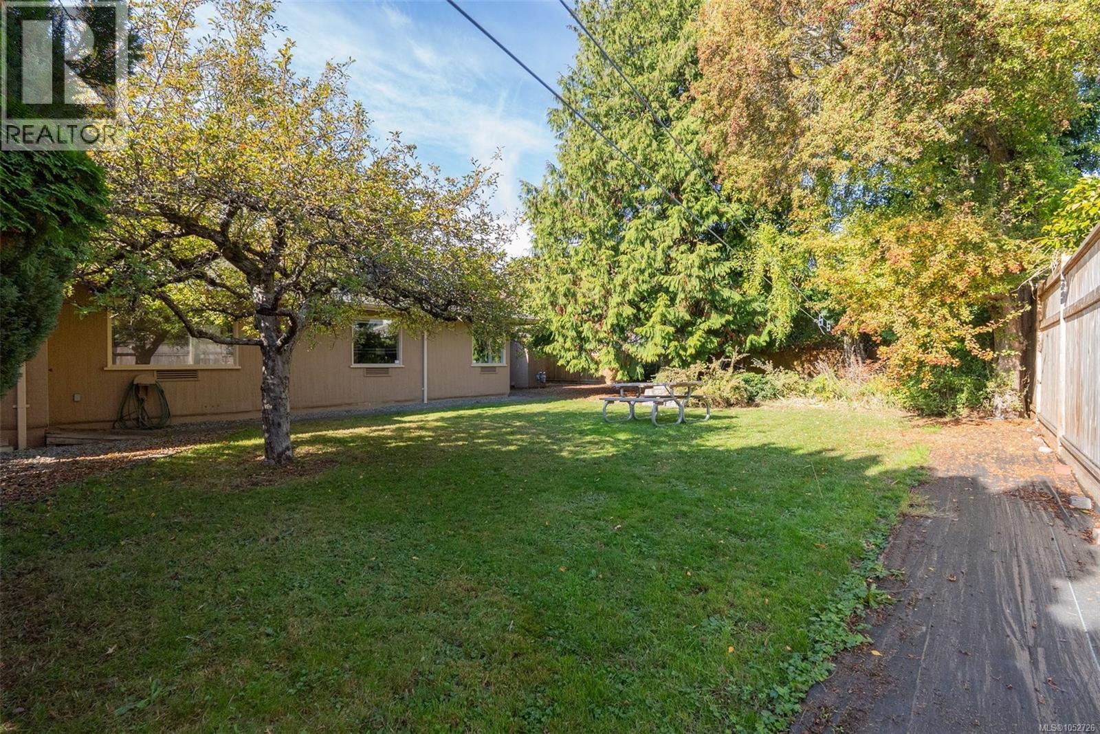 373 Richmond Ave Property Photo 31