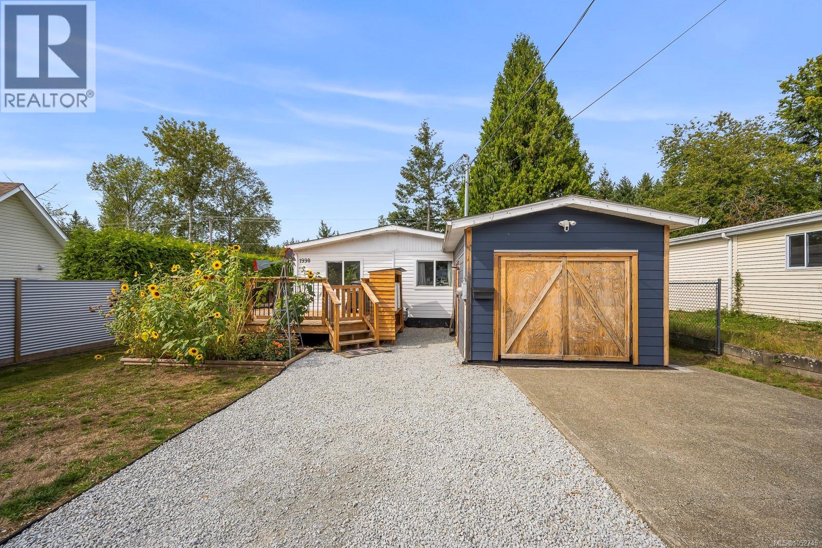 1990 4th St E Property Photo 41