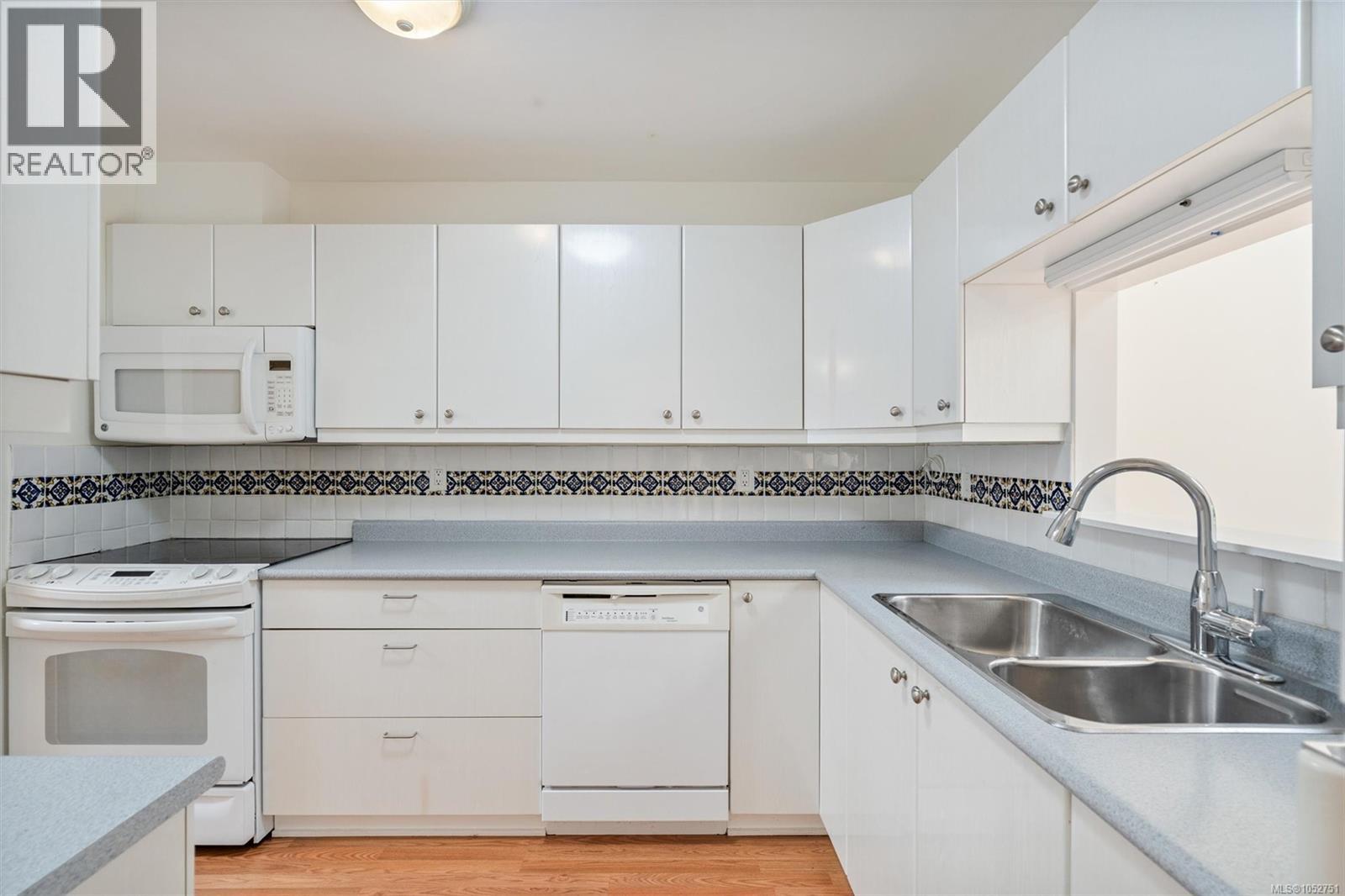 4 1184 Clarke Rd Property Photo 10
