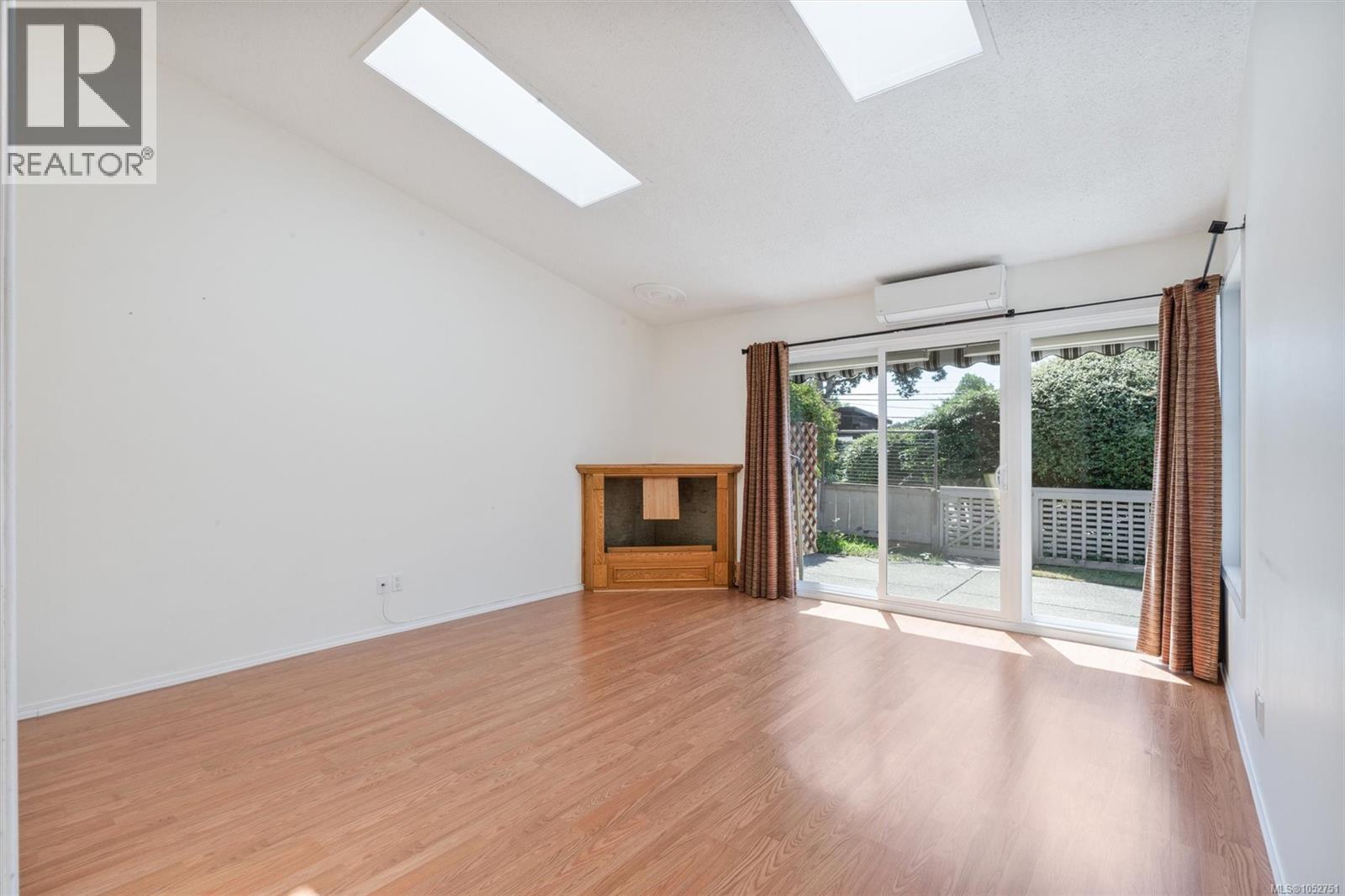 4 1184 Clarke Rd Property Photo 12
