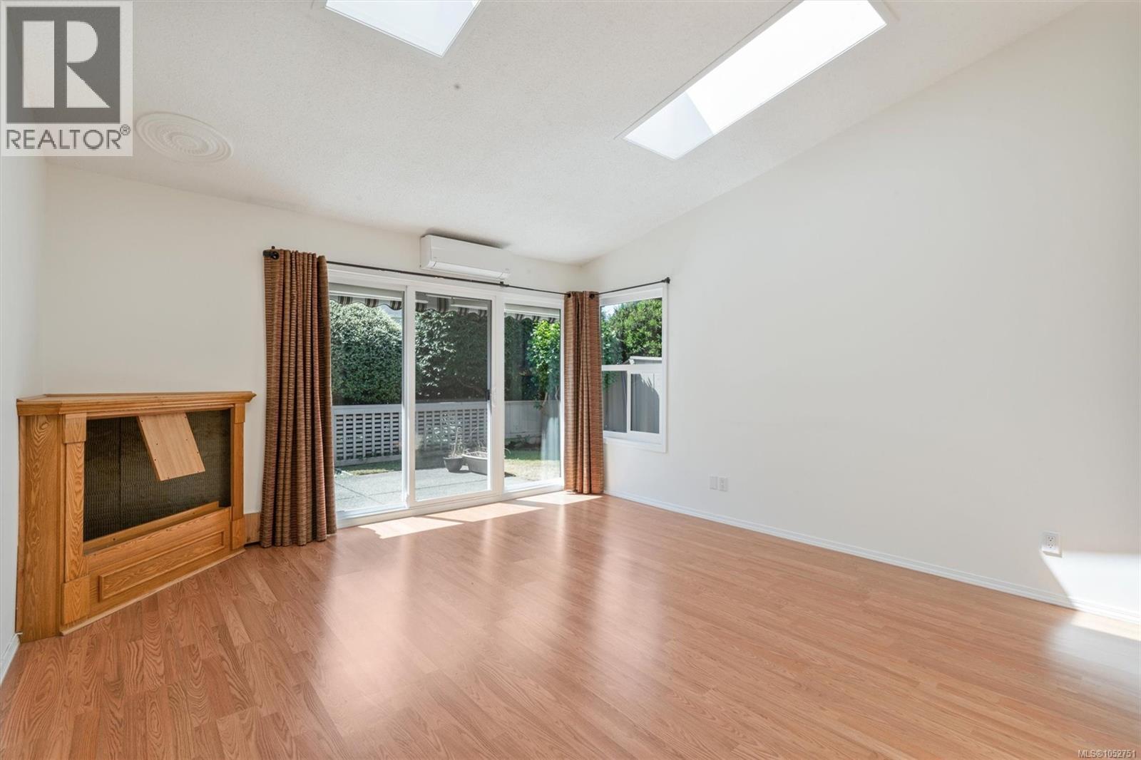 4 1184 Clarke Rd Property Photo 15