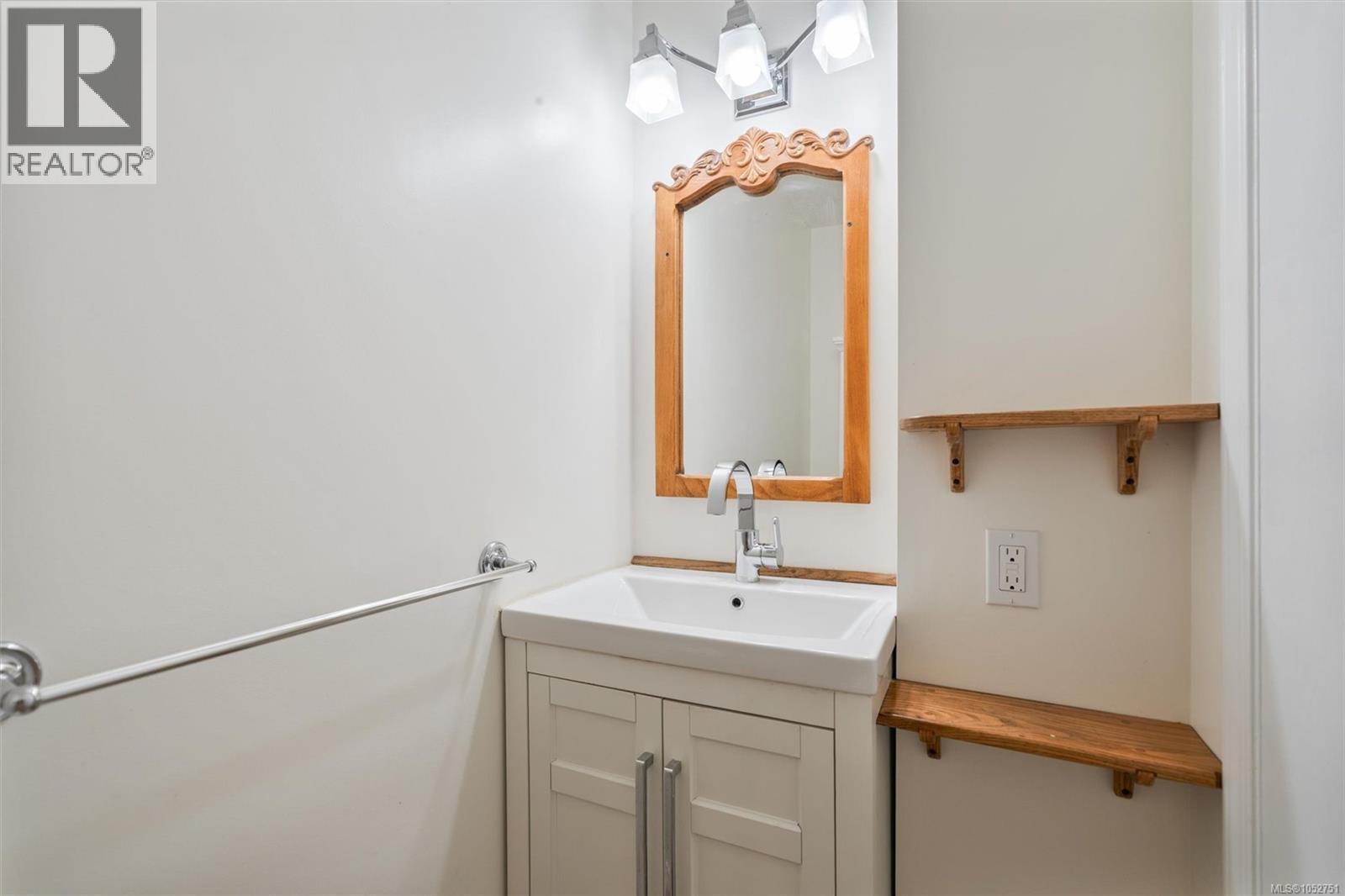 4 1184 Clarke Rd Property Photo 19