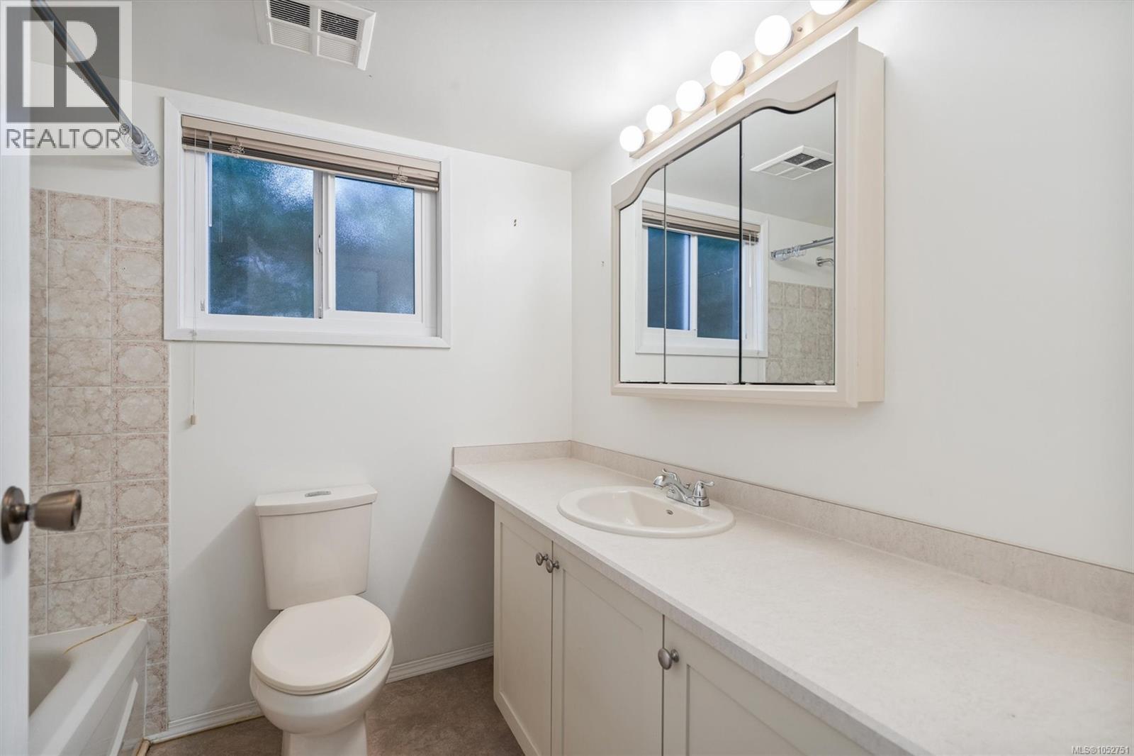 4 1184 Clarke Rd Property Photo 26