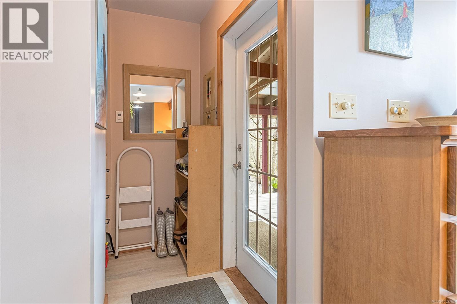 2780 Ritten Rd Property Photo 5