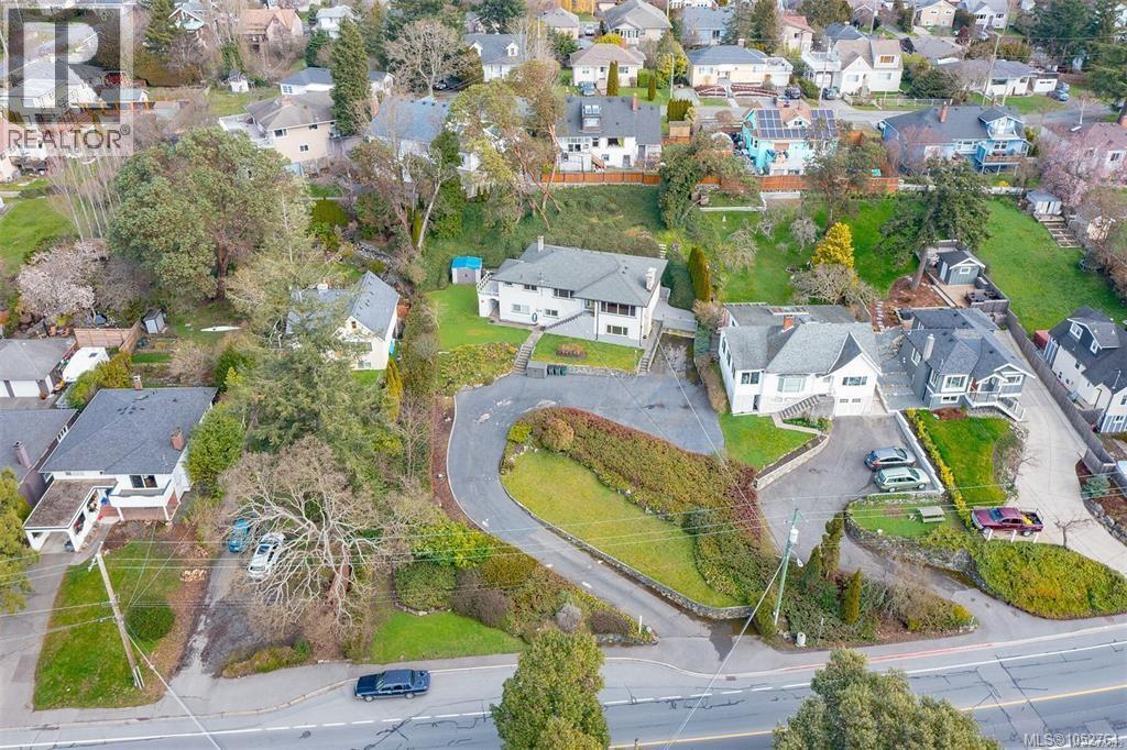 368 Gorge Rd W Property Photo 2