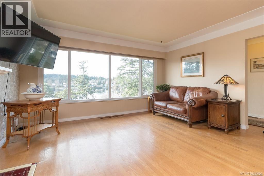 368 Gorge Rd W Property Photo 15