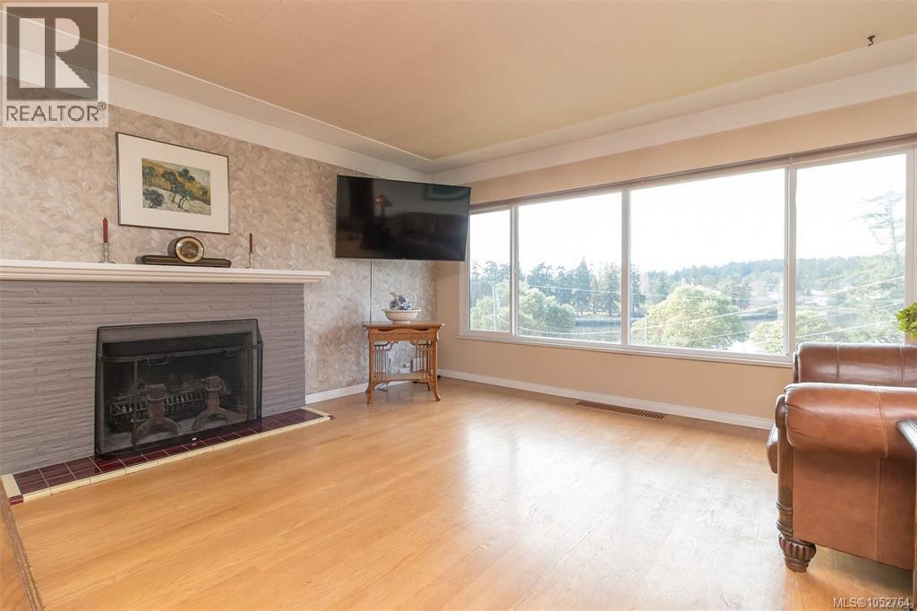 368 Gorge Rd W Property Photo 16
