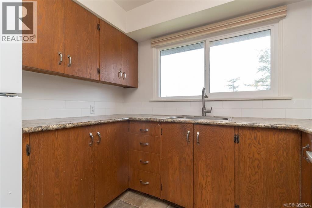 368 Gorge Rd W Property Photo 21