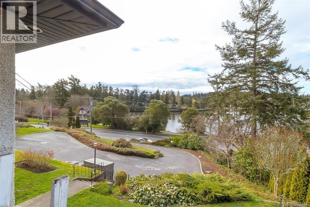 368 Gorge Rd W Property Photo 28