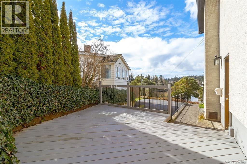 368 Gorge Rd W Property Photo 30