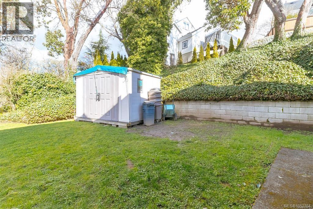 368 Gorge Rd W Property Photo 50