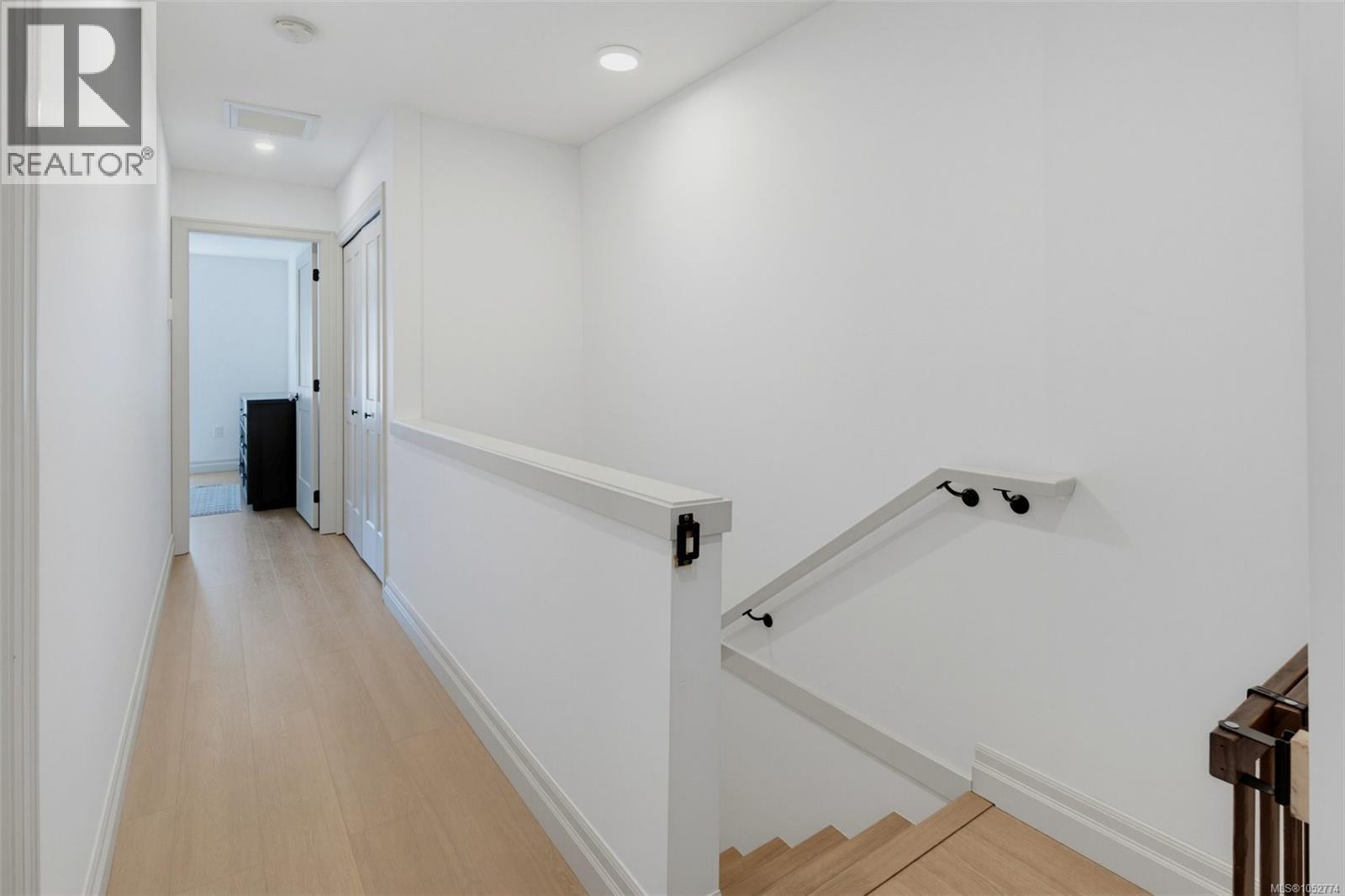 4 3092 Washington Ave Property Photo 28