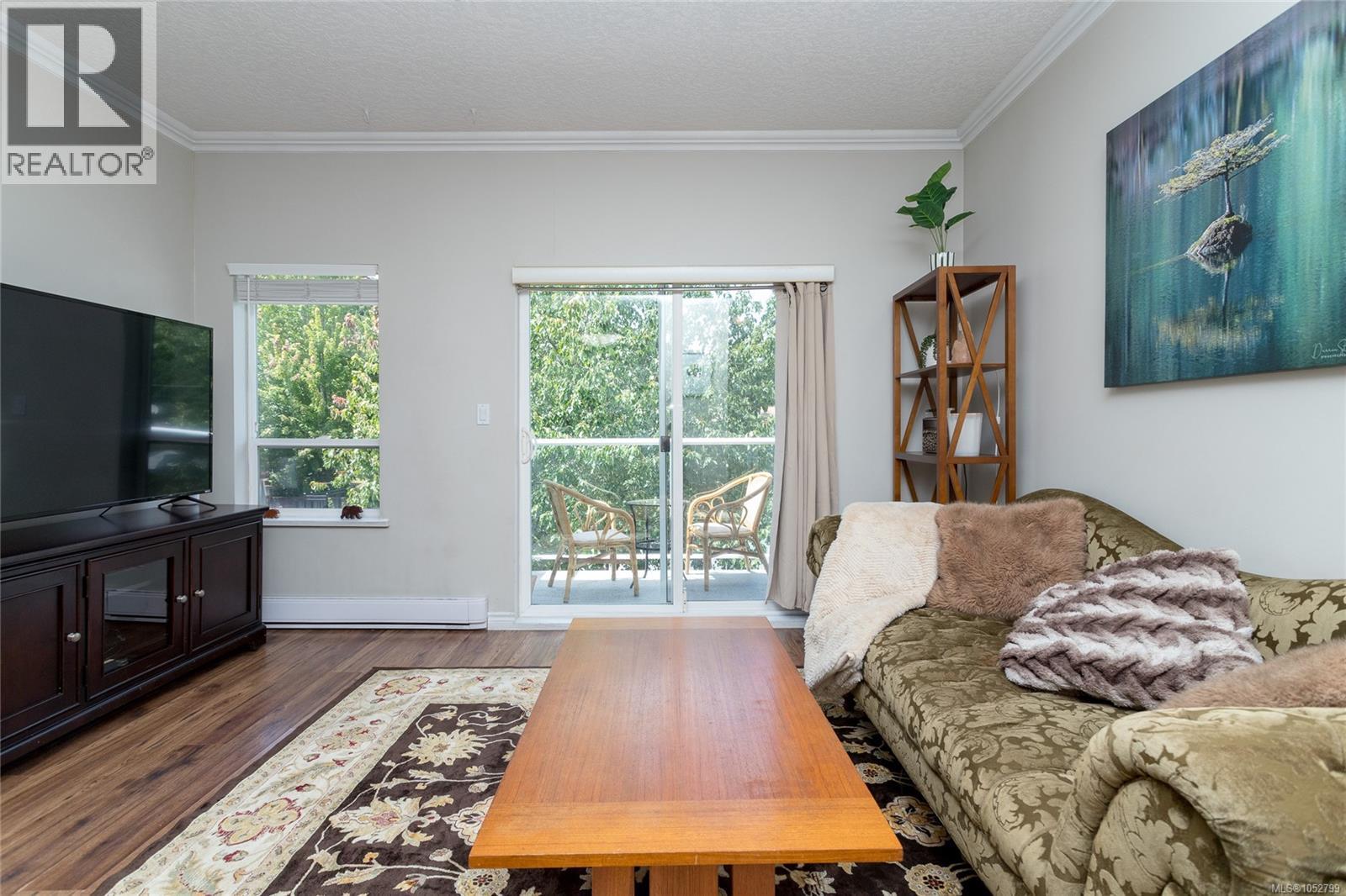 300 383 Wale Rd Property Photo 4