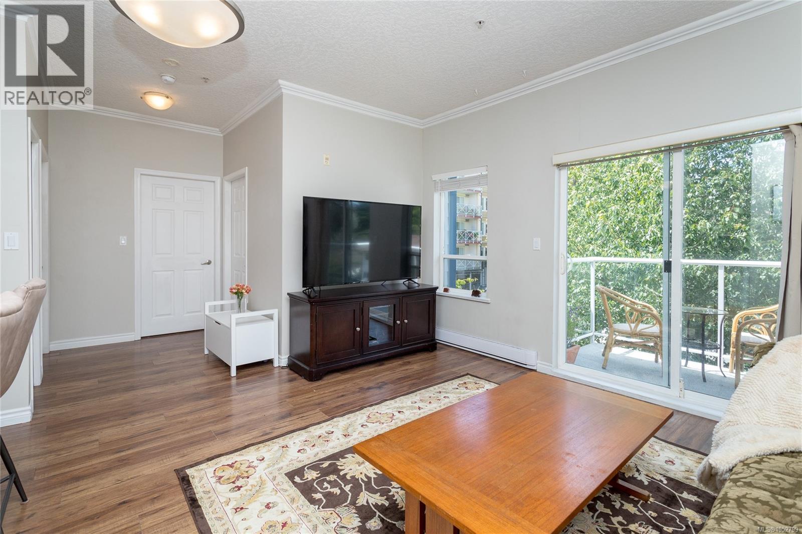 300 383 Wale Rd Property Photo 5
