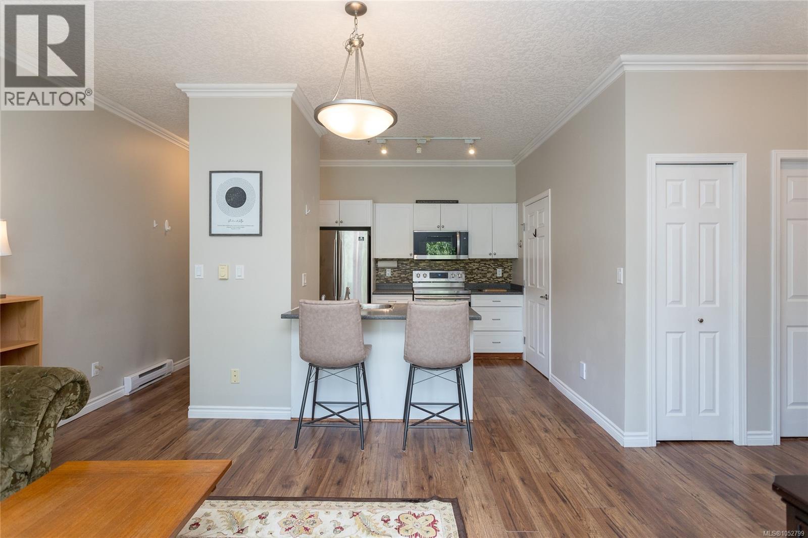 300 383 Wale Rd Property Photo 8