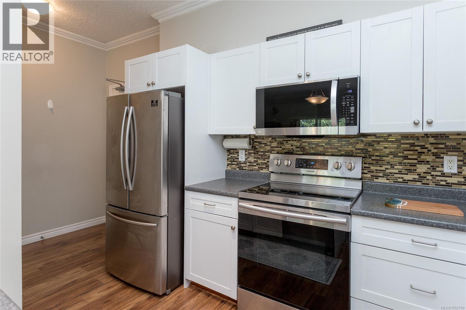 300 383 Wale Rd Property Photo 11