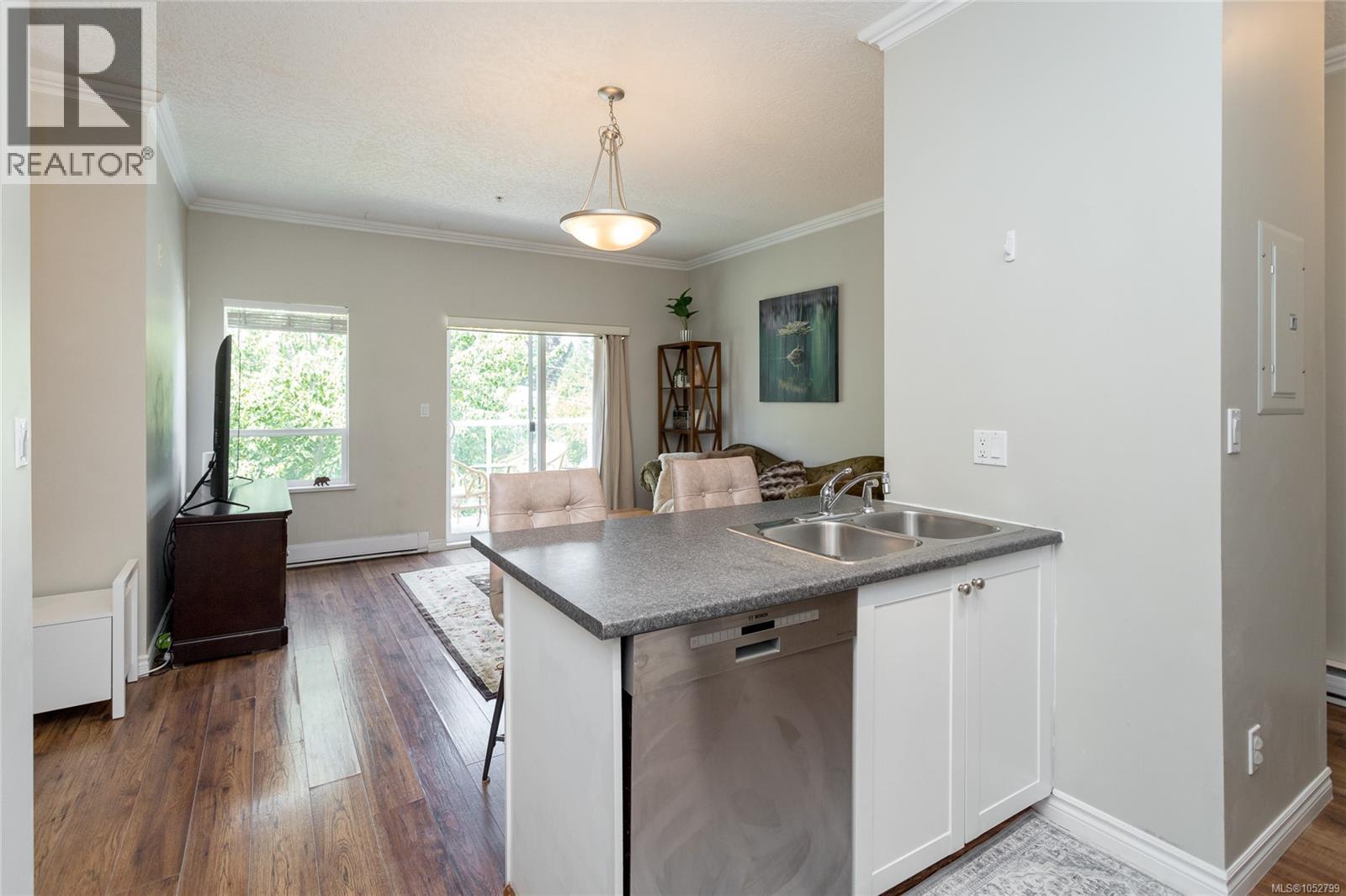 300 383 Wale Rd Property Photo 12