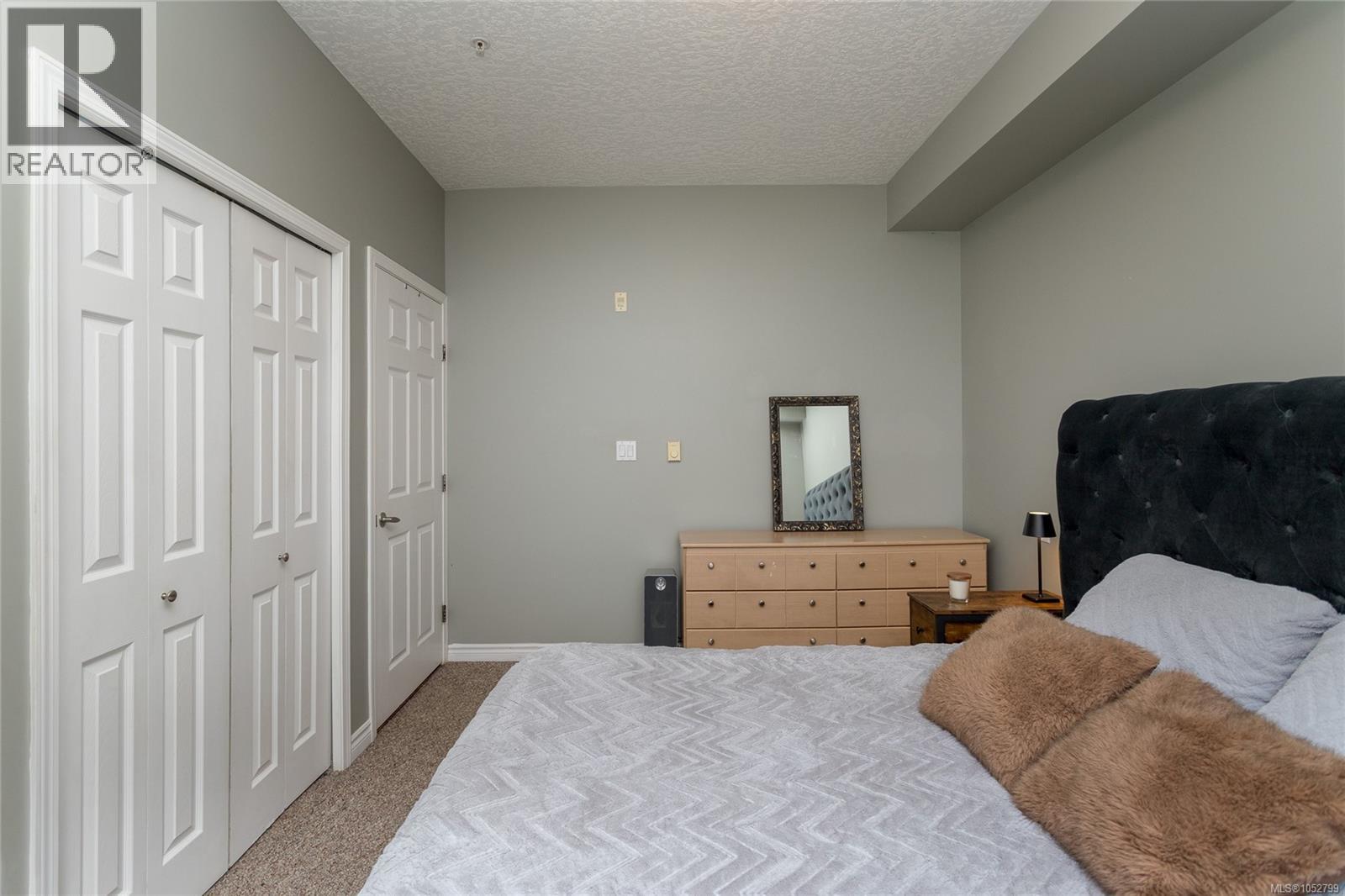 300 383 Wale Rd Property Photo 15