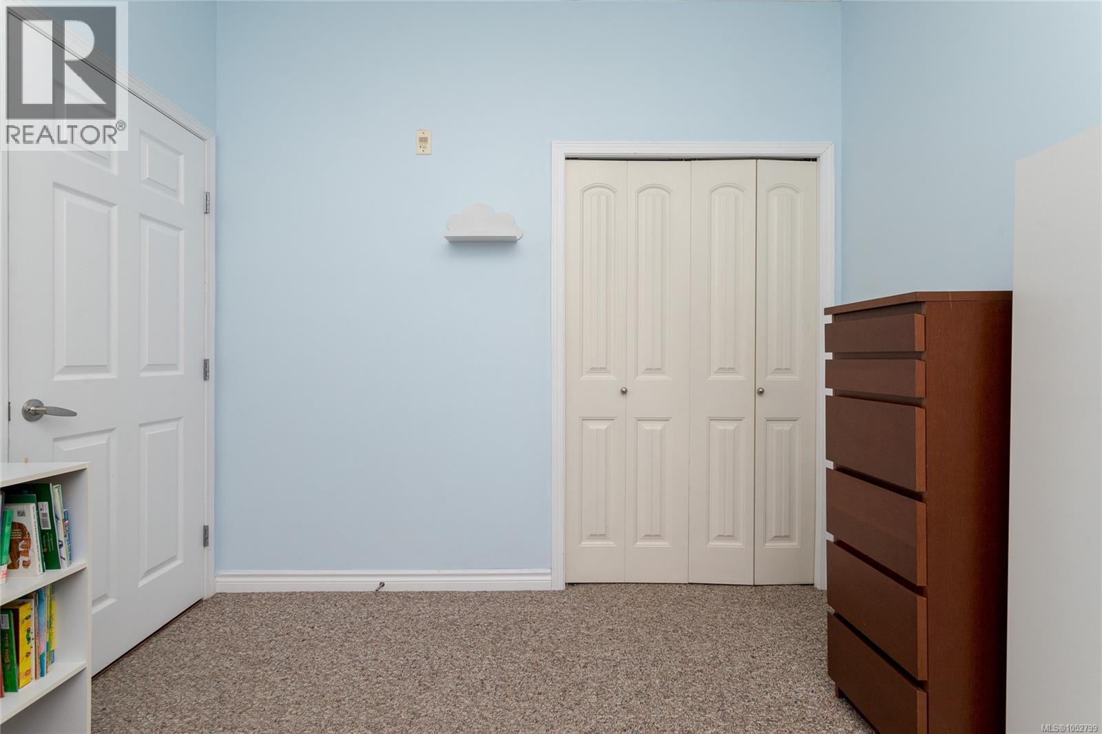 300 383 Wale Rd Property Photo 17