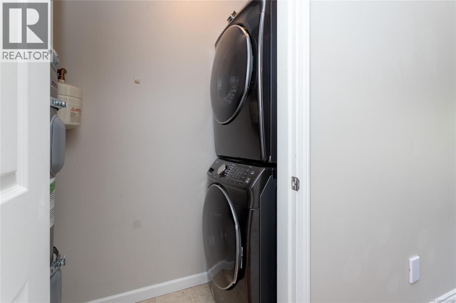 300 383 Wale Rd Property Photo 20