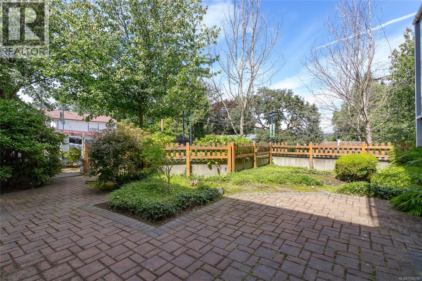 300 383 Wale Rd Property Photo 25