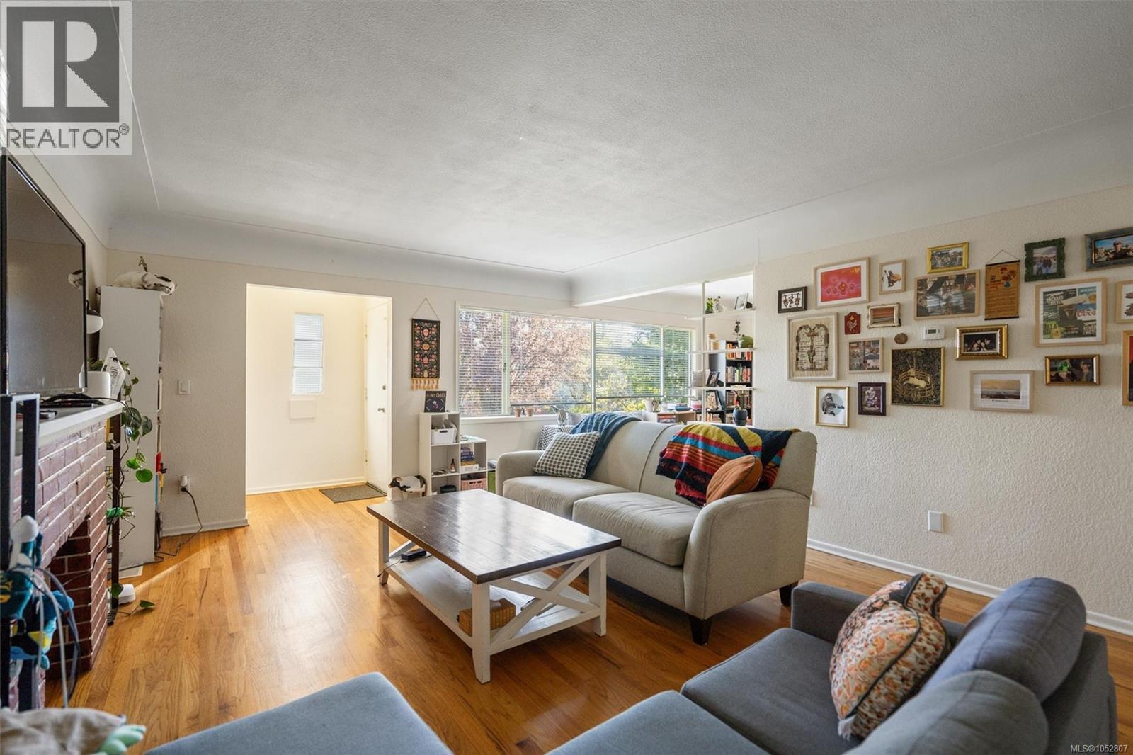 546-548 Linden Ave Property Photo 3