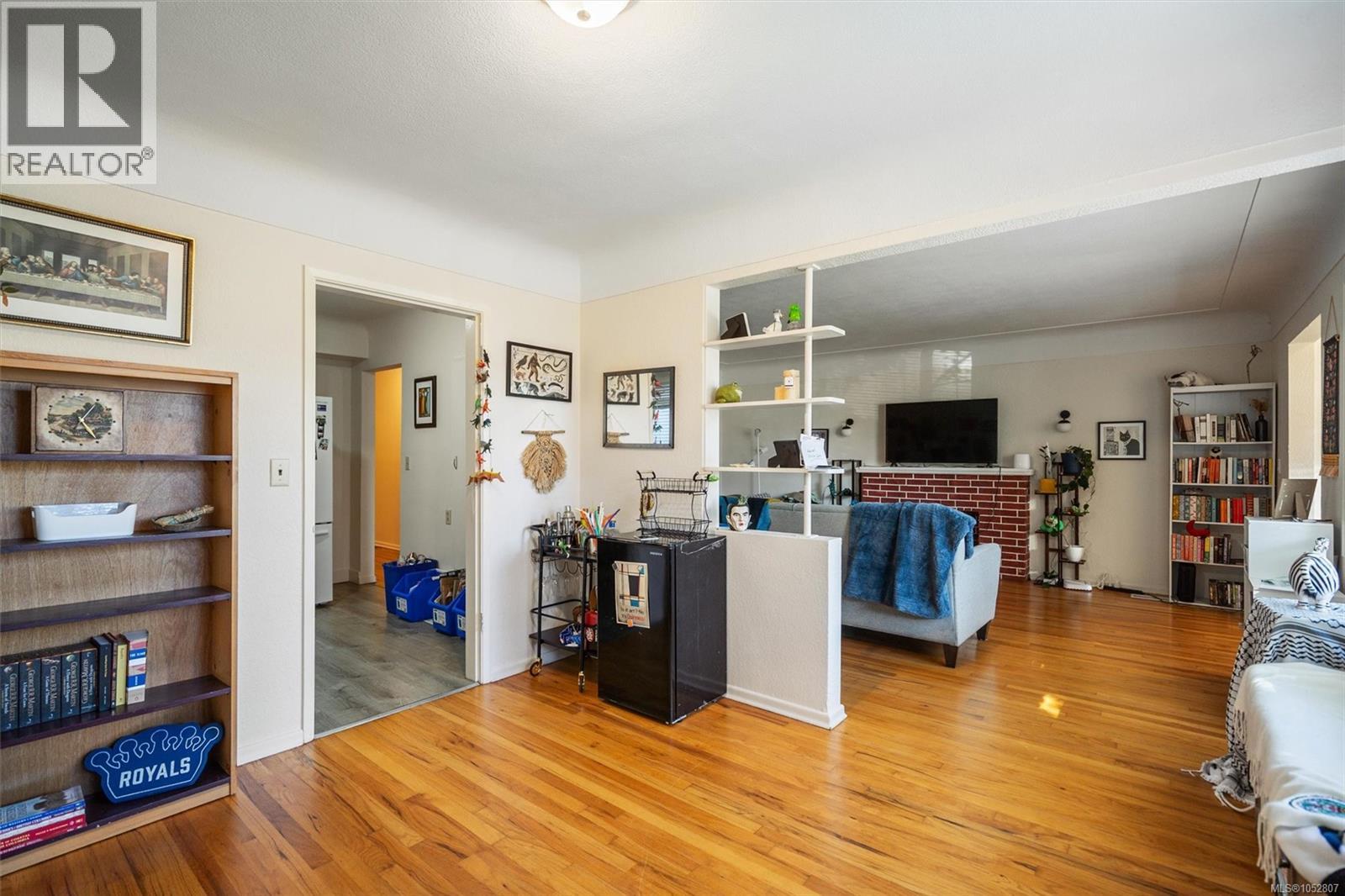 546-548 Linden Ave Property Photo 6