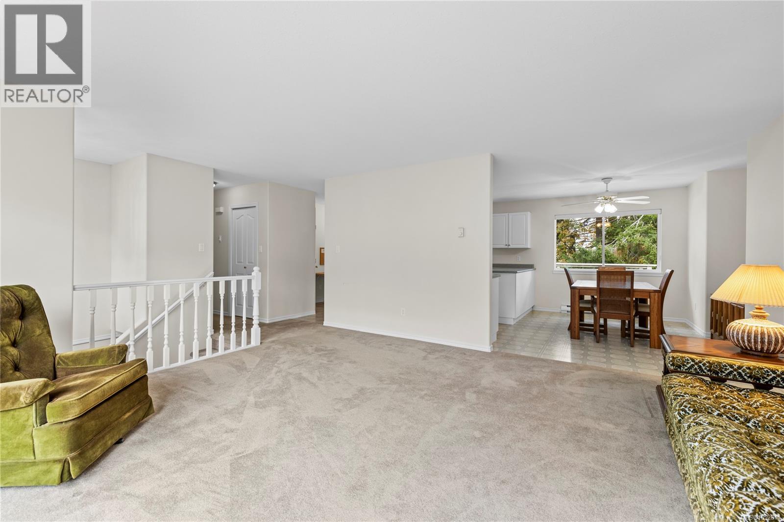 1024 Centre Cres Property Photo 4