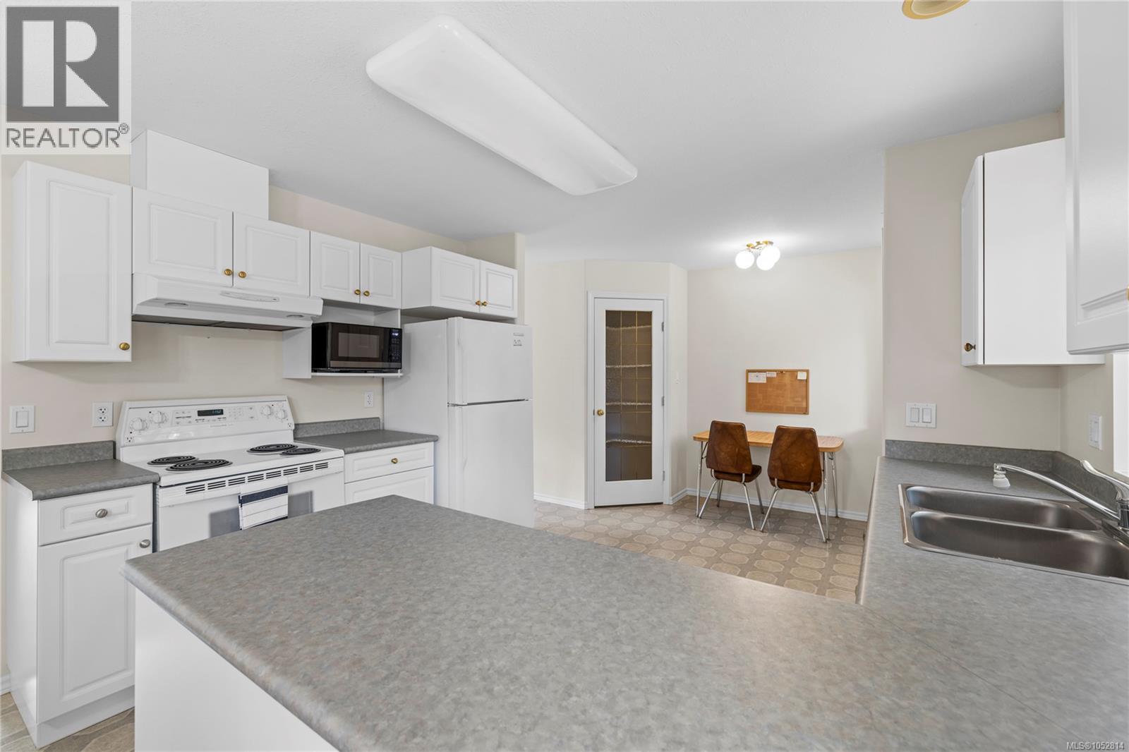 1024 Centre Cres Property Photo 10