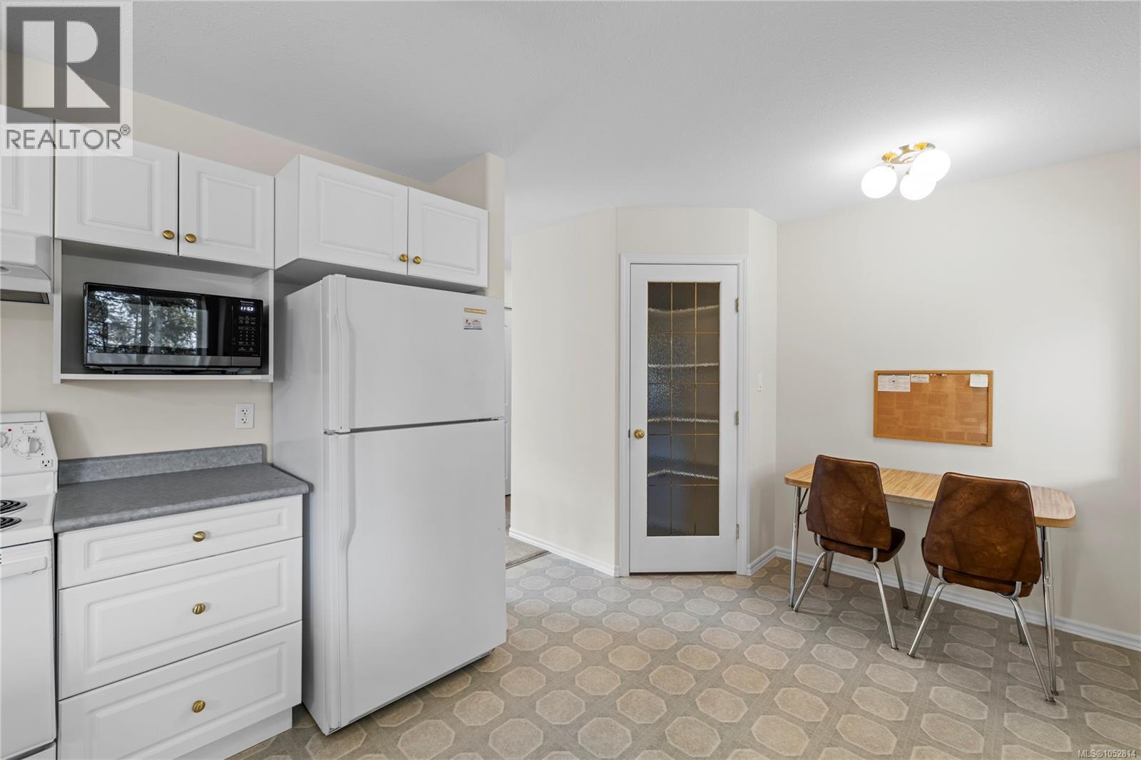 1024 Centre Cres Property Photo 12