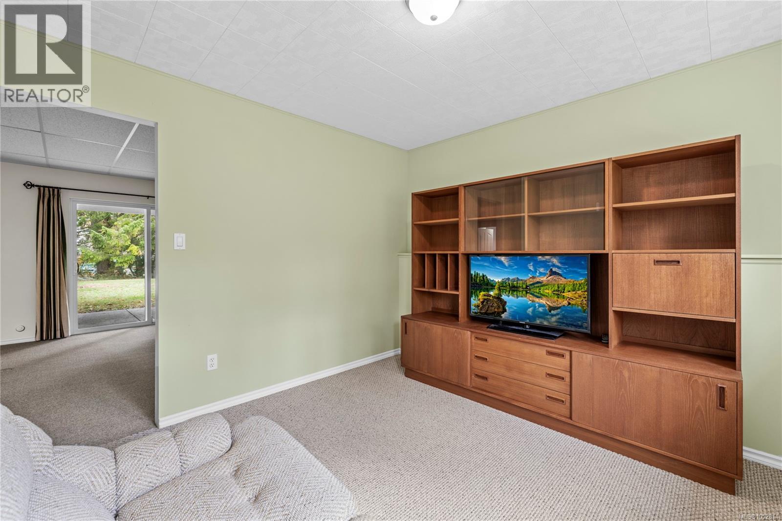 1024 Centre Cres Property Photo 27