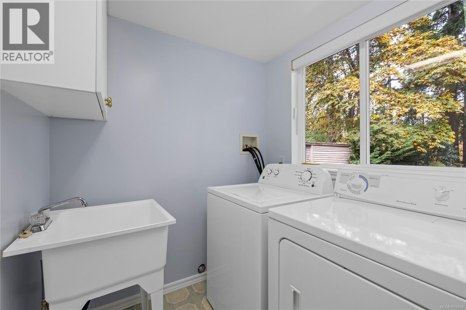 1024 Centre Cres Property Photo 28