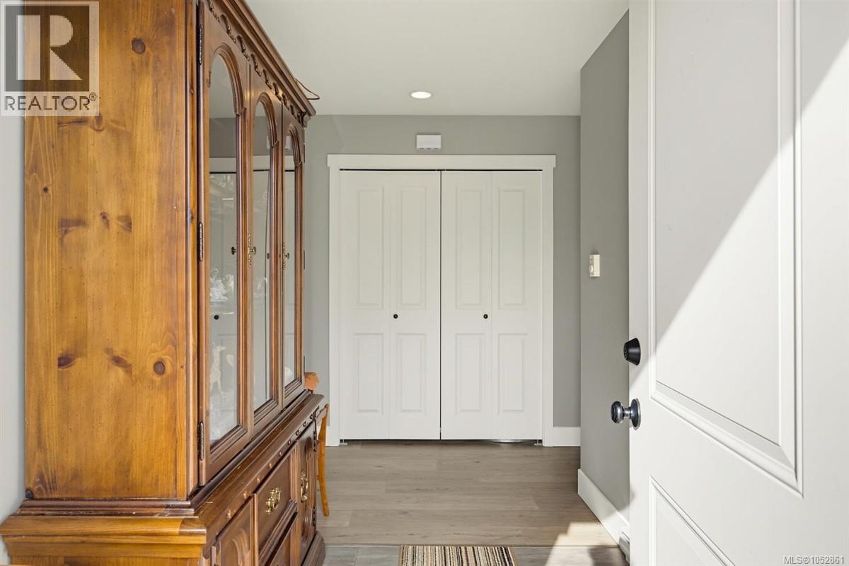 100 Carlo Pl Property Photo 8