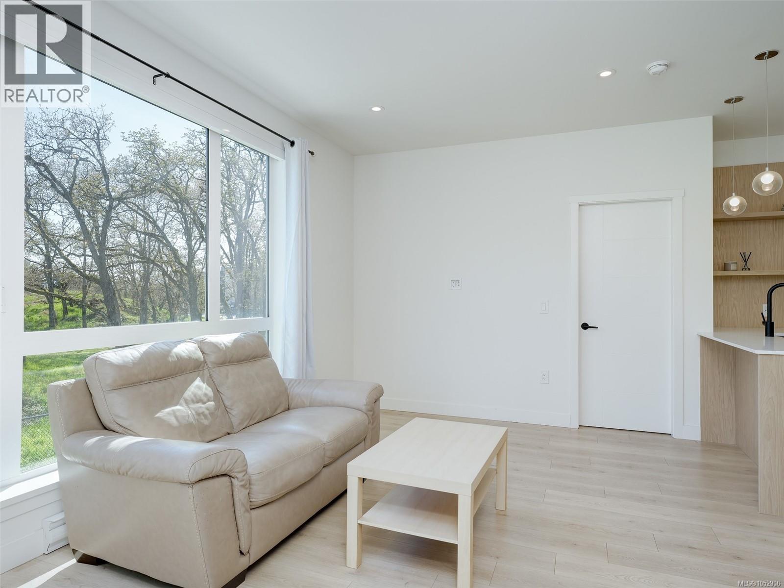 308 1301 Hillside Ave Property Photo 3