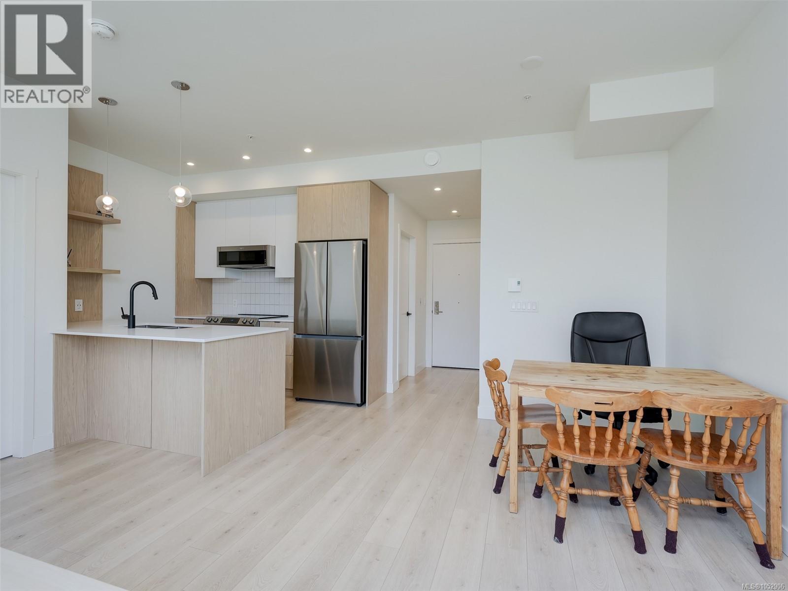 308 1301 Hillside Ave Property Photo 4
