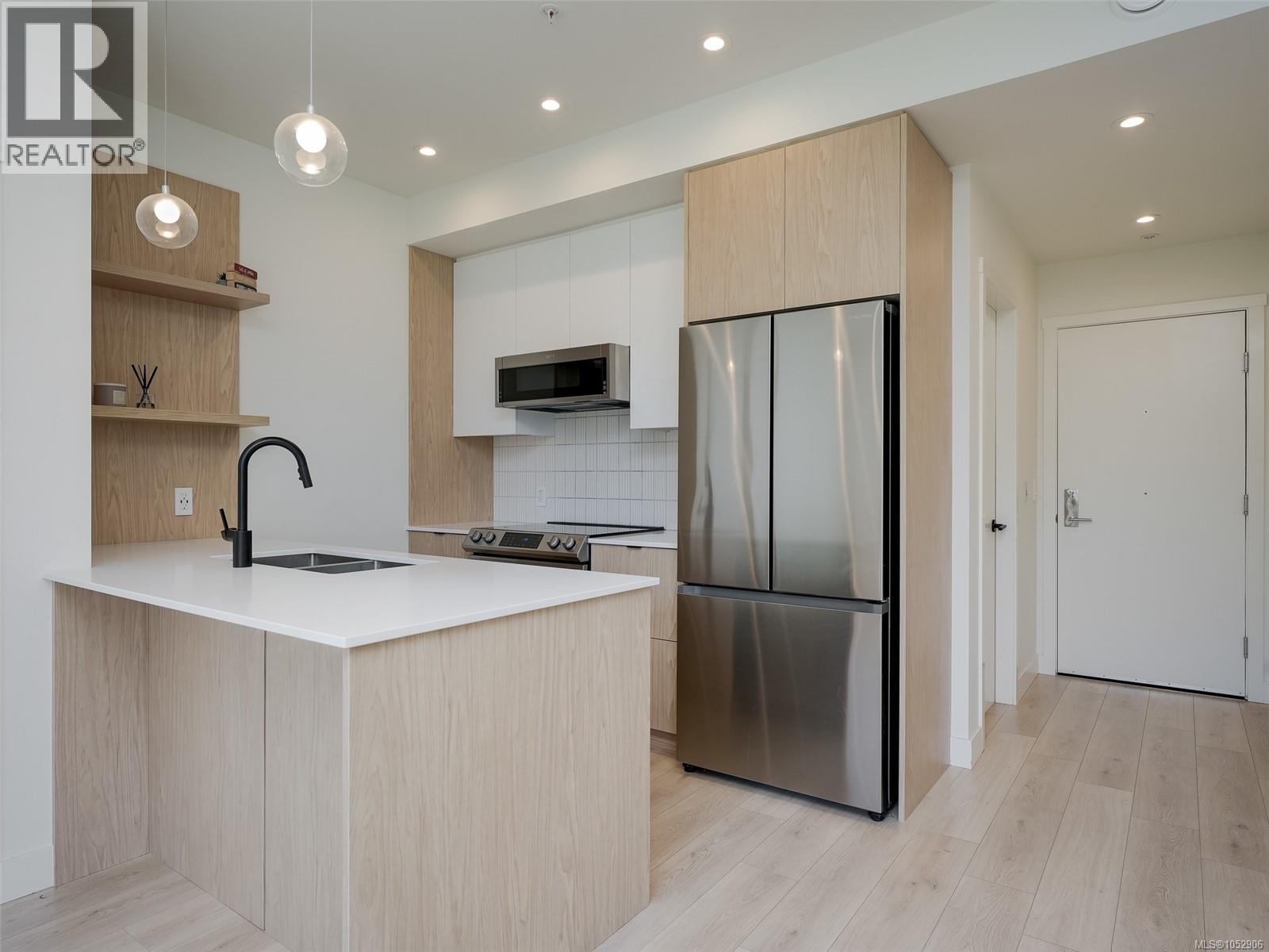 308 1301 Hillside Ave Property Photo 6